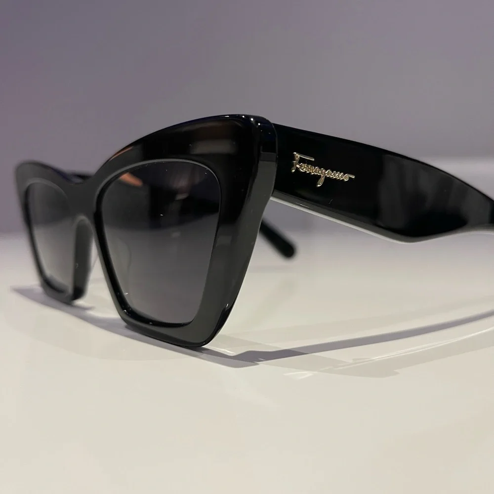 Salvatore Ferragamo, authentic black cat-eye sunglasses - Picture 2 of 7